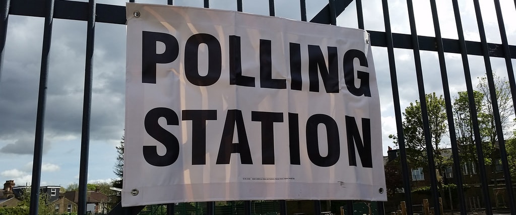Polling Station elecciones regionales de 2016 en el Reino Unido